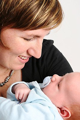 포토 JPG 해외이미지 행복 감정 아들 얼굴 어린이 가족 포옹 엄마 새로움 건강 사랑 안전 사람 소년 두명 침묵 표현 아기 잡기 닫기 보호 작음 세대 결백 돌봄 취급주의 표현성 해외202004 해외포토 남자 컨셉 관계 안기 모션 경고 신체부위 소리 크기 파일형식 이미지허브