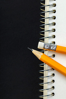 포토 JPG 해외이미지 교육 종이 백그라운드 비즈니스 학교 문구용품 사람없음 목재 책 사무실 연필 우주 검은색 쪽지 공책 공백 흰색 공구 기록 메시지 편지 책상 오브젝트 지우개 질감 날카로움 페이지 목차 해외202004 해외포토 나무 컬러 가구 재료 학용품 필기구 도구 파일형식 이미지허브