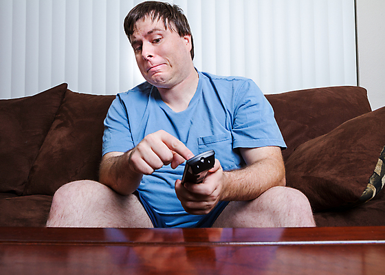 포토 JPG 해외이미지 라이프스타일 손 남자 감정 거실 손가락 휴식 실내 건강 사람 성인 사람없음 운동 텔레비전 방 표현 변화 아빠 비만 전자 방송 언론 멀티미디어 게으름 채널 키패드 해외202004 해외포토 컨셉 가족 내부 생활 신체부위 전자제품 몸매 파일형식 이미지허브