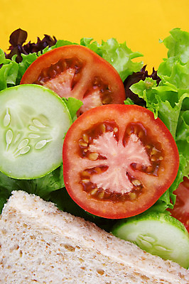 포토 JPG 해외이미지 라이프스타일 음료 음식 빵 조각 다이어트 토마토 채소 재료 샌드위치 건강 요리 사람없음 빨간색 초록색 소풍 식당 식사 저녁식사 카페 샐러드 신선 맛 아침식사 상추 먹이 낟알 밀 먹기 배고픔 브런치 슛 토스트 섬유 점심식사 단절 채식주의자 탄수화물 해외202004 해외포토 컬러 컨셉 모션 곡류 생활 야외활동 상점 직물 채식 파일형식 이미지허브