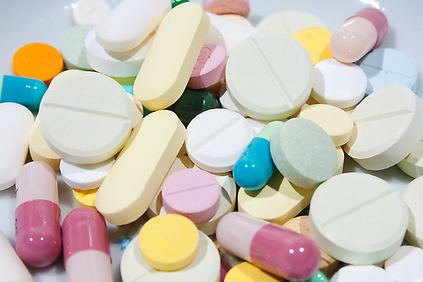 포토 JPG 해외이미지 라이프스타일 과학 백그라운드 컨셉 추상 건강 병원 사람없음 치료 가로 빨간색 파란색 컬러풀 알약 약 노란색 쌓기 고통 의사 흰색 하트 그룹 질병 컨테이너 약국 오브젝트 질감 두통 처방 패키지 안심 테라피 중독 고립 돌봄 마약 헬프 해외202004 해외포토 모양 감정 산업 컬러 무늬 의학 모션 육류 생활 뷰티 의료진 도움 파일형식 이미지허브