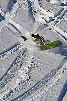 포토 JPG 해외이미지 남자 여행 이동 자연 하늘 산 한명 사람 풍경 경사 야외 초록색 빛 평화 얼음 기쁨 회색 자유 흰색 오픈 황무지 위험 가루 심플 암초 선로 운동가 해외202004 해외포토 자연요소 1 감정 컬러 컨셉 생태계 파일형식 이미지허브
