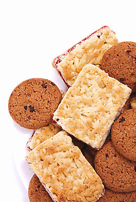 포토 JPG 해외이미지 전통 접시 음식 백그라운드 디저트 사탕 사람없음 가로 갈색 쌓기 쿠키 케이크 초콜릿 빵집 흰색 대접 신선 원형 달콤 맛 폐기물 유혹 설탕 굽기 먹기 묘사 칼로리 바닐라 부스러기 식욕 해로움 솔깃 해외202004 해외포토 도형 식기 컬러 컨셉 모션 상점 쓰레기 구이 파일형식 이미지허브