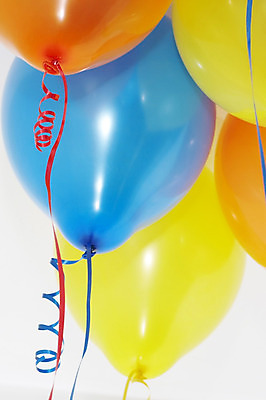 포토 JPG 해외이미지 기념일 행복 백그라운드 응원 기념 선물 사람없음 장식 빨간색 초록색 파란색 컬러풀 파티 축제 놀람 축하 원형 생일 기회 초대 풍선 헬륨 해외202004 해외포토 도형 감정 컬러 컨셉 표정 이벤트 원소 파일형식 이미지허브