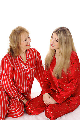 포토 JPG 해외이미지 백인 옷 여자 딸 행복 할머니 어린이 가족 엄마 함께함 사랑 미소 사람 성인 두명 빨간색 친구 청춘 금발 유행 화장품 아내 야간 은퇴 자매 만들기 세대 옛날 특별함 해외202004 해외포토 자연요소 서양인 헤어스타일 노년 감정 컬러 컨셉 관계 모션 표정 뷰티 파일형식 이미지허브