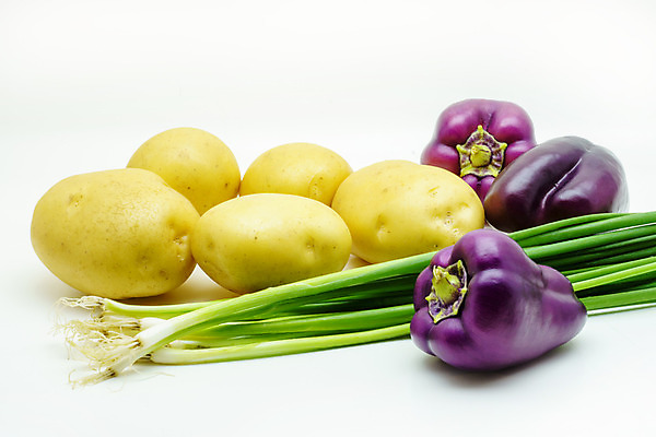 포토 JPG 해외이미지 식물 계절 음식 백그라운드 컨셉 잎 농업 다이어트 채소 재료 자연 탁자 가지 양파 오이 프레임 건강 요리 사람없음 목재 빨간색 초록색 여름 상자 컬러풀 세일 쌓기 우주 상점 저녁식사 침묵 당근 샐러드 수확 흰색 신선 시장 상추 먹기 유기농 원예 양배추 지역 모음 추수감사절 국산 유지 슈퍼마켓 점심식사 밭일 비트 숙성 주키니 채식주의자 총각무 회향 많음 비건 해외202004 해외포토 나무 웰빙 산업 기독교 컬러 가구 모션 뿌리채소 취미 식사 소리 무 생태계 채식 파일형식 이미지허브