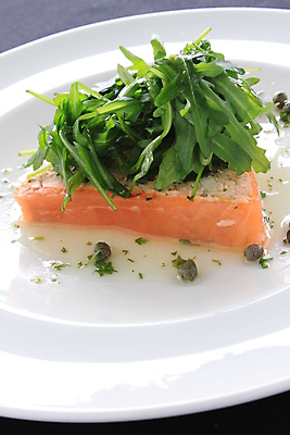 포토 JPG 해외이미지 그릇 음식 건강 어류 요리 사람없음 식사 저녁식사 먹기 연어 대서양 훈제 건강식 점심식사 치유 스코틀랜드 해외202004 해외포토 식기 바다 모션 영국 수중동물 파일형식 이미지허브