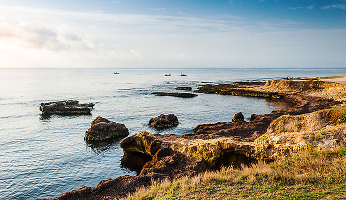 포토 JPG 해외이미지 구름 파도 바다 오렌지 자연 하늘 표면 아침 낚시 풍경 사람없음 야외 물 여름 파란색 햇빛 일출 맑음 침묵 고요 바위 지중해 장면 낚시꾼 암초 내추럴 튀니지 수평선 해외202004 해외포토 주간 자연요소 계절 컬러 과일 아프리카 레저 날씨 태양 노을 소리 돌_바위 생태계 파일형식 이미지허브