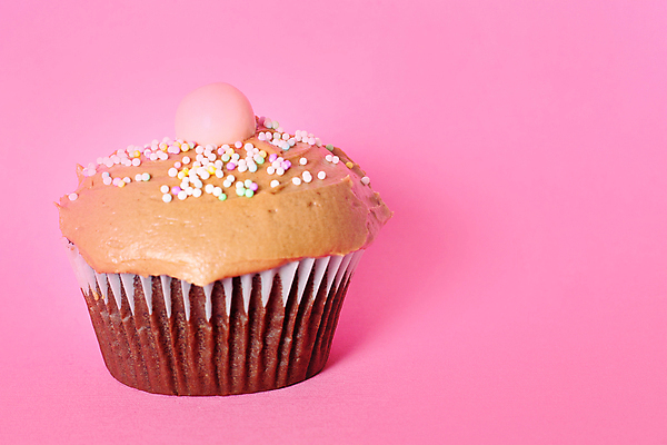 포토 JPG 해외이미지 음식 분홍색 백그라운드 다이어트 디저트 주택 건강 사람없음 파티 케이크 초콜릿 얼음 흰색 대접 달콤 컵케이크 굽기 먹기 뿌리기 유기농 슛 칼로리 고립 페스츄리 해로움 프로스팅 해외202004 해외포토 자연요소 웰빙 빵 컬러 컨셉 모션 이벤트 건물 맛 구이 제빵 파일형식 이미지허브