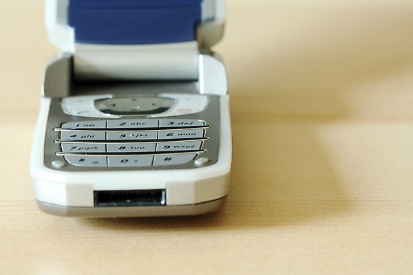 포토 JPG 해외이미지 이어폰 비즈니스 통신 모바일 세포 대화 사람없음 스마트폰 반지 연결 무선전화기 전화기 부름 다이얼 키패드 셀룰러 해외202004 해외포토 음향기기 장신구 모션 말하기 핸드폰 스마트기기 파일형식 이미지허브