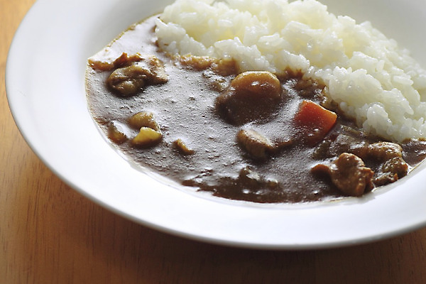 포토 JPG 해외이미지 접시 밥 건강 육류 동양인 사람없음 갈색 일본 식사 저녁식사 치킨 신선 뜨거움 묘사 피클 카레 해외202004 해외포토 식기 아시아 음식 컬러 식재료 인종 닭고기요리 절임 파일형식 이미지허브