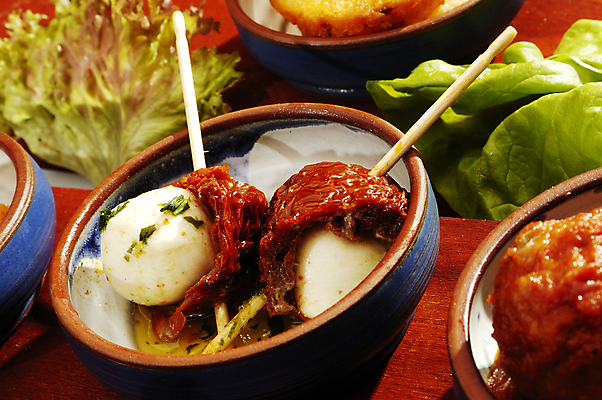 포토 JPG 해외이미지 음식 잎 토마토 공 탁자 가지 치즈 콩 아이디어 건조 함께함 파슬리 육류 돼지고기 요리 사람없음 빨간색 초록색 파란색 빛 갈색 노란색 식사 저녁식사 소고기 추위 튀김 뜨거움 맛 상추 작음 굽기 배열 먹기 가득함 올리브 매움 환영 남쪽 점심식사 가벼움 끓이기 살사댄스 식욕 아즈텍 정육점 짠맛 특별함 할라피뇨 많음 해외202004 해외포토 식물 열매 컬러 가구 컨셉 채소 식재료 모션 고추 유제품 곡류 상점 춤 무게 크기 구이 방향 파일형식 이미지허브