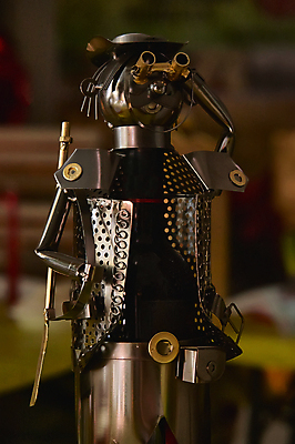 포토 JPG 해외이미지 안경 조각 탁자 미술 사람없음 장식 조각상 머리 금속 와인 재킷 미니어처 작음 공예 철 콧수염 철강 해외202004 해외포토 잡화 가구 재질 문화예술 수염 주류 취미 신체부위 조형물 모형 외투 크기 파일형식 이미지허브