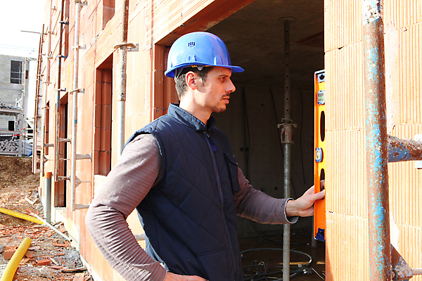 포토 JPG 해외이미지 접시 외관 벽 벽돌 노동자 한명 야외 목재 상자 기계 블록 추위 도구 조끼 감독 몸무게 헬멧 손목시계 확인 튜브 발판 건축업자 로딩 콘크리트 해외202004 해외포토 나무 직업 1 식기 건축 시계 재료 장신구 사람 외투 보호장비 파일형식 이미지허브