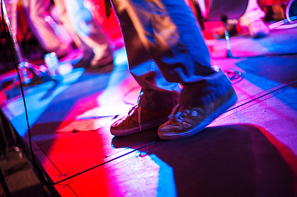 포토 JPG 해외이미지 음악 신발 노래 발 전등 바닥 사람 사람없음 빨간색 파란색 빛 파티 검은색 축제 활발 공연 기쁨 댄서 무대 흰색 축하 춤 악단 영혼 야간 클럽 디스코 단계 실행 양발 유일 해외202004 해외포토 자연요소 직업 감정 컬러 컨셉 문화예술 조명 이벤트 신체부위 파일형식 이미지허브