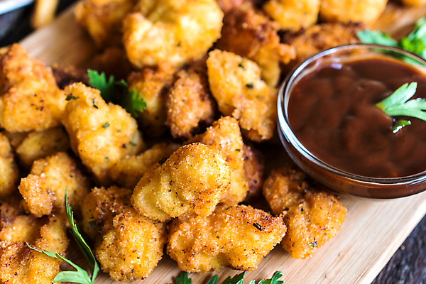 포토 JPG 해외이미지 접시 음식 다이어트 감자 패스트푸드 파슬리 육류 요리 사람없음 노란색 우주 식당 저녁식사 치킨 공백 튀김 감자튀김 신선 황금 맛 정크푸드 메뉴 마요네즈 점심식사 부스러기 빵가루 인기 해외202004 해외포토 식기 컬러 컨셉 채소 식재료 건강 상점 식사 소스_음식 인스턴트 닭고기요리 파일형식 이미지허브