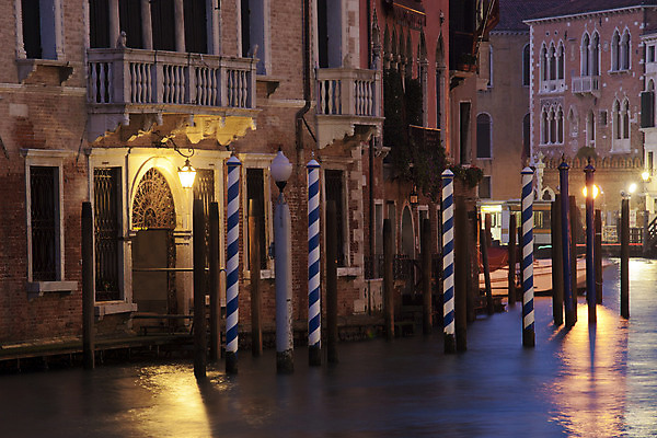 포토 JPG 해외이미지 유럽 아침 풍경 사람없음 물 도시풍경 일출 침묵 이탈리아 새벽 세계문화유산 베네치아 봉 빛망울 채널 해외202004 해외포토 주간 자연요소 나라 빛 노을 소리 문화재 도시 파일형식 이미지허브