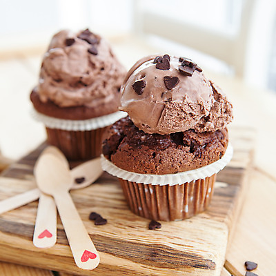 포토 JPG 해외이미지 음식 아이스크림 디저트 사탕 사람없음 목재 장식 컬러풀 파티 케이크 초콜릿 숟가락 수확 마음 시골 신선 맛 컵케이크 정사각형 머핀 레시피 핸드메이드 해외202004 해외포토 도형 나무 빵 컬러 컨셉 농업 재료 수저 이벤트 파일형식 이미지허브