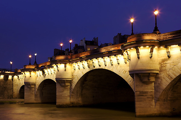 포토 JPG 해외이미지 가로등 건축양식 풍경 사람없음 야외 빛 프랑스 도시 야간 파리_프랑스 센강 퐁네프 해외202004 해외포토 자연요소 공공시설 건축 유럽 강 다리_건축물 파일형식 이미지허브