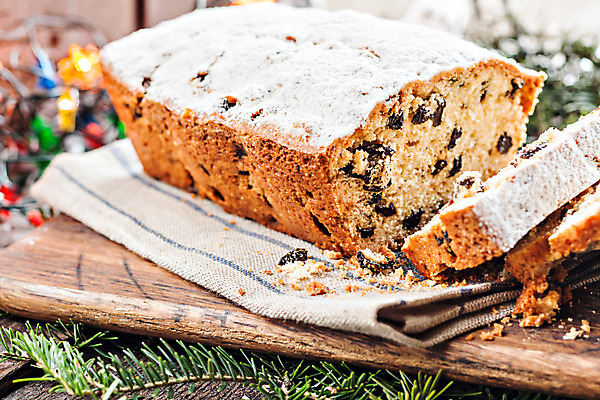 포토 JPG 해외이미지 나무 계절 문화 음식 조각 크리스마스 겨울 과일 부분 탁자 휴가 디저트 건조 선물 사람 사람없음 목재 장식 빛 수건 케이크 주방 얼음 나뭇가지 시골 축하 양념 칼 달콤 가루 설탕 굽기 향신료 유기농 냅킨 서빙 전나무 덩어리 건포도 시나몬 페스츄리 핸드메이드 해외202004 해외포토 자연요소 식물 웰빙 기념일 빵 가구 컨셉 재료 포도 위생용품 맛 구이 건과일 향미료 파일형식 이미지허브