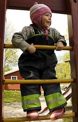 포토 JPG 해외이미지 행복 어린이 놀이 건강 한명 미소 소년 봄 유치원 가을 놀이터 오르기 해외202004 해외포토 1 계절 교육 남자 감정 모션 표정 사람 파일형식 이미지허브