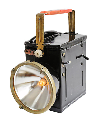 포토 JPG 해외이미지 전구 사람없음 빛 힘 장비 수확 골동품 공구 등불 램프 손전등 오브젝트 복고 고립 구식 베터리 옛날 해외202004 해외포토 농업 조명 도구 파일형식 이미지허브