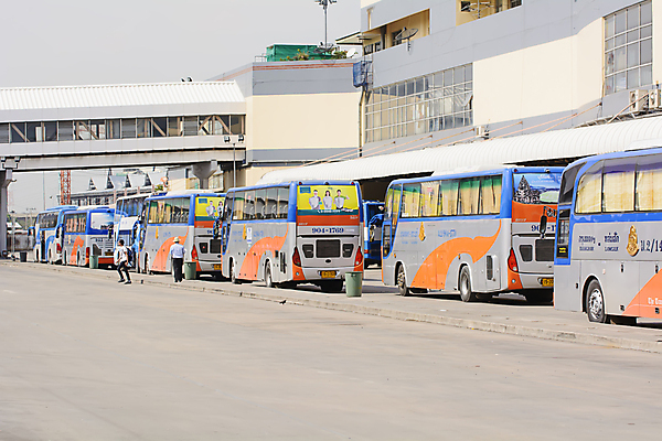 포토 JPG 해외이미지 아시아 여행 교통시설 태국 새로움 버스 사람 사람없음 흰색 도시 역 휘발유 서비스 방콕 승객 라오스 일반 많음 해외202004 해외포토 나라 육상교통 컬러 교통 컨셉 대중교통 석유 시설 파일형식 이미지허브
