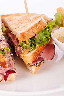 포토 JPG 해외이미지 접시 음식 조각 다이어트 채소 양파 오이 패스트푸드 샌드위치 육류 옥수수 요리 사람없음 초록색 쌓기 요식업 식당 식사 당근 소고기 추위 흰색 맛 상추 밀 준비 상쾌 피클 서빙 훈제 점심식사 고립 반주 오이피클 짠맛 탄수화물 해외202004 해외포토 식기 감정 산업 컬러 컨셉 식재료 모션 곡류 뿌리채소 건강 상점 인스턴트 절임 파일형식 이미지허브