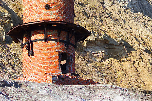 포토 JPG 해외이미지 나무 외관 산업 벽 건축양식 창문 하늘 지붕 벽돌 주택 프레임 사람없음 건물 빨간색 쌓기 손상 도시 업무 거친 폐기물 파편 땅 버리기 언덕 전쟁 낭비 깨짐 단절 옛날 재앙 지진 콘크리트 파멸 해외202004 해외포토 식물 건축물 건축 컬러 컨셉 모션 작업 쓰레기 자연재해 파일형식 소멸 이미지허브