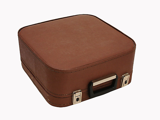 포토 JPG 해외이미지 여행 서류가방 가방 항해 손잡이 사람없음 갈색 여행가방 짐 스크래치 고립 구식 수하물 옛날 해외202004 해외포토 잡화 컬러 배_교통 파일형식 이미지허브