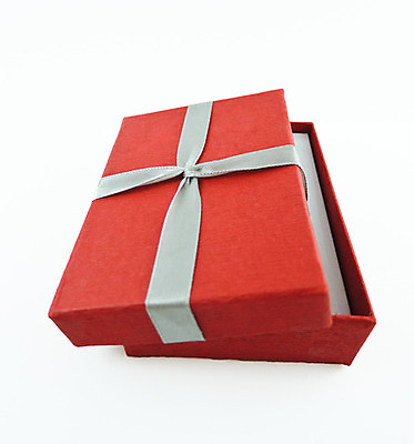 포토 JPG 해외이미지 1 디자인 계절 기념일 리본 종이 길 백그라운드 크리스마스 비즈니스 포장 휴가 새로움 발렌타인데이 선물 사람없음 옆모습 장식 빨간색 쇼핑 상자 놀람 공백 재활용 기쁨 흰색 축하 오픈 원형 신용카드 생일 작음 컨테이너 오브젝트 활 싱글 팩 패키지 수납 판지 고립 포장소품 해외202004 해외포토 도형 감정 산업 뷰포인트 컬러 컨셉 데이이벤트 표정 이벤트 금융 화장품 크기 친환경 포장재료 파일형식 이미지허브