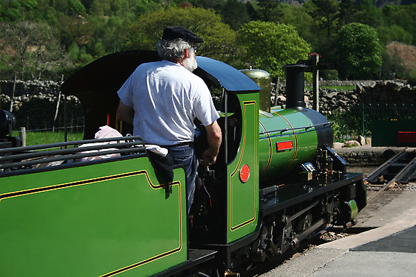 포토 JPG 해외이미지 여행 사람 풍경 사람없음 기차 시골 레코드 운전사 역 좁은 엔진 턴테이블 게이지 해외202004 해외포토 직업 육상교통 교통시설 대중교통 음반 파일형식 이미지허브