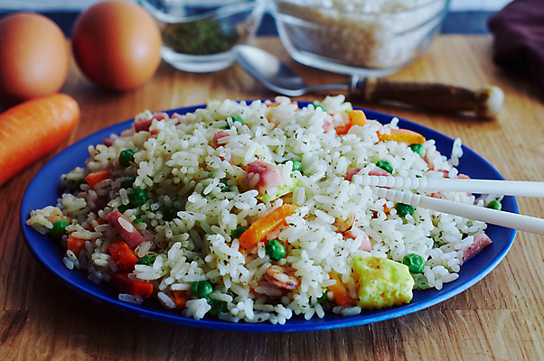 포토 JPG 해외이미지 음식 백그라운드 다이어트 채소 재료 젓가락 밥 돼지고기 3 요리 동양인 사람없음 가로 초록색 저녁식사 중국 당근 튀김 흰색 사발 혼합 먹기 대나무 완두콩 햄 건강식 점심식사 스타일 해외202004 해외포토 나무 아시아 컬러 모션 콩 뿌리채소 수저 건강 육류 인종 식사 사기그릇 파일형식 이미지허브