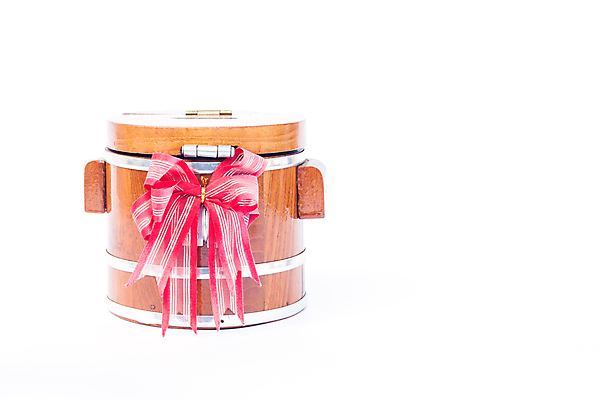 포토 JPG 해외이미지 백그라운드 돈 비즈니스 사람없음 금융 경제 상자 달러 동전 저축 흰색 업무 은퇴 커뮤니티 이익 기부 계좌 구역 수입 연금 페니 해외202004 해외포토 컬러 작업 재산 파일형식 이미지허브