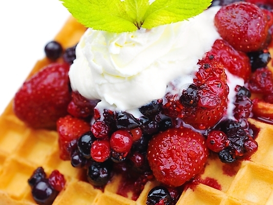 포토 JPG 해외이미지 스튜디오촬영 딸기 아이스크림 근접촬영 사람없음 달콤 크림 블루베리 산딸기 블랙베리 와플 해외202004 해외포토 뷰포인트 과일 디저트 실내 맛 파일형식 이미지허브