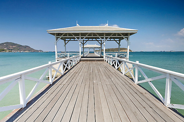 포토 JPG 해외이미지 구름 아시아 파도 바다 섬 여행 건축양식 태국 자연 하늘 휴가 풍경 사람없음 목재 물 여름 파란색 평화 항구 젖음 흰색 만 방파제 수평선 해외202004 해외포토 자연요소 나무 계절 공공시설 건축 나라 컬러 컨셉 재료 교통시설 생태계 파일형식 이미지허브
