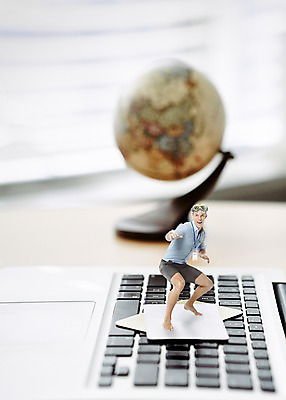 JPG 서양인 편집 편집이미지 남자 비즈니스 휴가 한명 성인 노트북 지구본 미니어처 비즈니스맨 서핑 물안경 디지털합성 디지털아트 편집실사 외국인 1 사람 전자제품 모형 수상스포츠 직장인 CG 수영용품 파일형식