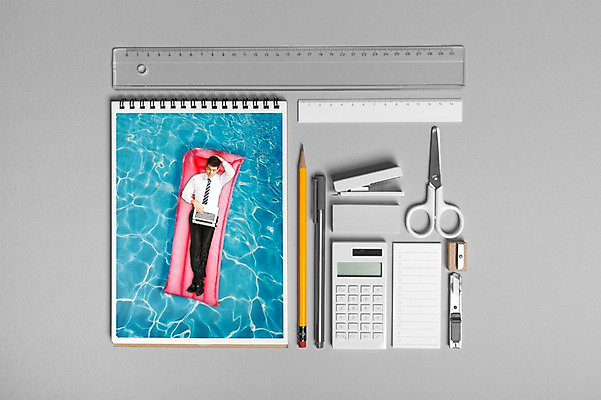 JPG 서양인 편집 편집이미지 남자 비즈니스 가위 자 한명 성인 물 노트북 눕기 연필 미니어처 계산기 비즈니스맨 디지털합성 지우개 튜브 스탬플러 디지털아트 편집실사 자연요소 외국인 1 모션 문구용품 학용품 사람 전자제품 필기구 모형 장비 직장인 CG 파일형식