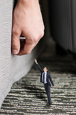 JPG 전신 편집 편집이미지 손 남자 비즈니스 한명 성인 신체부위 미니어처 한국인 비즈니스맨 디지털합성 손뻗기 디지털아트 깨우기 편집실사 1 모션 사람 동양인 모형 직장인 CG 파일형식