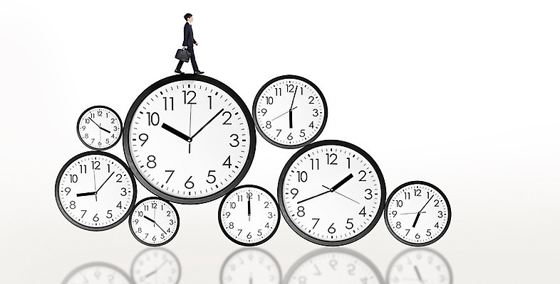 JPG 전신 편집 편집이미지 남자 시계 서류가방 비즈니스 한명 성인 걷기 미니어처 한국인 비즈니스맨 디지털합성 디지털아트 편집실사 1 가방 모션 사람 동양인 모형 직장인 CG 파일형식