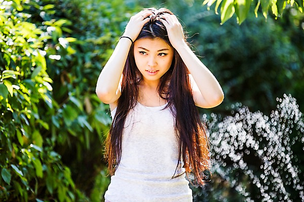 포토 JPG 주간 서양인 외국인 여자 물놀이 물줄기 한명 서기 상반신 20대 성인 야외 앞모습 성인여자만 성인만 국내포토 자연요소 1 뷰포인트 모션 놀이 사람 인종 청년 물 여자만 파일형식