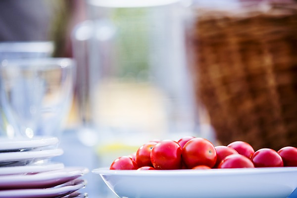 포토 JPG 주간 접시 방울토마토 사람없음 야외 아웃포커스 파티 준비 담기 국내포토 자연요소 식기 토마토 모션 촬영기법 이벤트 파일형식