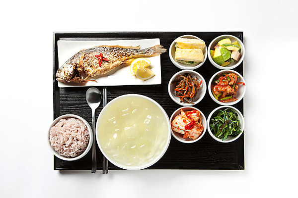 포토 JPG 스튜디오촬영 접시 한식 음식 반찬 쟁반 실내 사람없음 하이앵글 국그릇 오브젝트 국 나물 배추김치 밥그릇 한정식 계란말이 굴비정식 잡곡밥 플랫레이 국내포토 그릇 식기 뷰포인트 채소 밥 김치 내부 플랫 계란요리 정식 파일형식