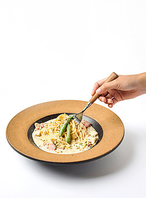 포토 JPG 스튜디오촬영 그릇 손 음식 포크 서양음식 실내 스파게티 한명 사람 신체부위 오브젝트 까르보나라 국내포토 1 식기 파스타 내부 파일형식