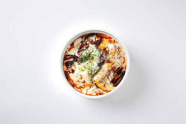 포토 JPG 스튜디오촬영 그릇 한식 음식 실내 사람없음 하이앵글 오브젝트 해물떡볶이 플랫레이 치즈떡볶이 국내포토 식기 뷰포인트 내부 플랫 떡볶이 파일형식