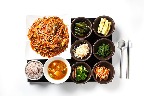 포토 JPG 스튜디오촬영 접시 한식 음식 반찬 쟁반 실내 사람없음 하이앵글 국그릇 오브젝트 흰배경 국 밥그릇 한정식 계란말이 무생채 잡곡밥 대구뽈찜 플랫레이 국내포토 그릇 식기 뷰포인트 백그라운드 밥 내부 흰색 플랫 계란요리 찜 정식 파일형식