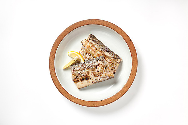 포토 JPG 스튜디오촬영 접시 한식 음식 실내 사람없음 하이앵글 오브젝트 갈치구이 플랫레이 국내포토 식기 뷰포인트 내부 플랫 생선구이 파일형식