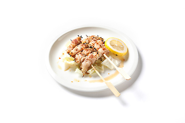 포토 JPG 스튜디오촬영 접시 음식 실내 사람없음 꼬치 안주 오브젝트 팽이버섯 베이컨꼬치 국내포토 식기 내부 버섯 파일형식