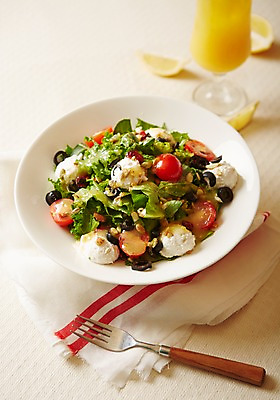 포토 JPG 스튜디오촬영 그릇 음식 포크 잔 서양음식 실내 사람없음 하이앵글 샐러드 오렌지주스 천 리코타치즈샐러드 플랫레이 리코타치즈 국내포토 식기 뷰포인트 치즈 내부 직물 플랫 과일주스 파일형식