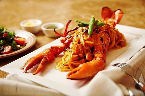 포토 JPG 스튜디오촬영 접시 음식 포크 파스타 서양음식 실내 사람없음 숟가락 샐러드 소스 나이프 천 대리석 랍스터파스타 국내포토 식기 재료 수저 내부 직물 양념 칼 파일형식